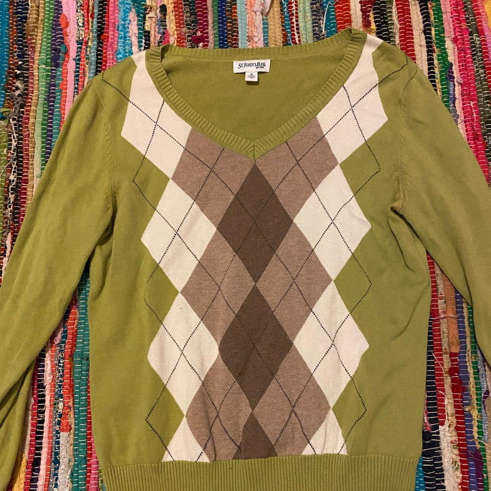 Hi there! I am selling vintage and hippie clothes for autism awareness!